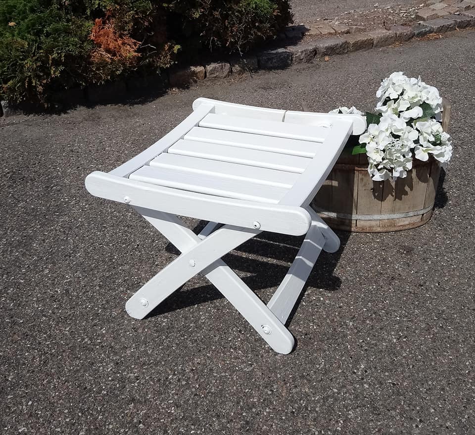 Hvidmalet klapskammel