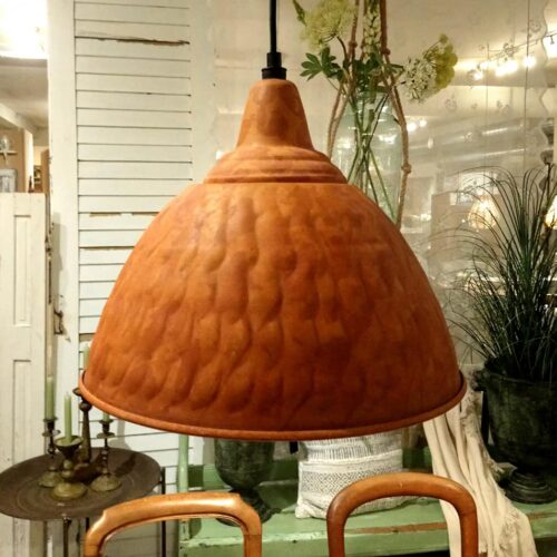 Loftlampe metal dyb orange med sort stofledning