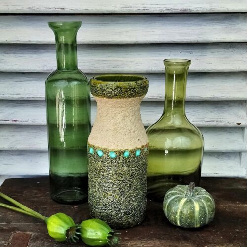 Olivengrøn tysk håndlavet keramikvase – i flot stand