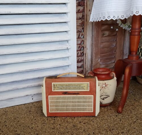 Retro transistor radio