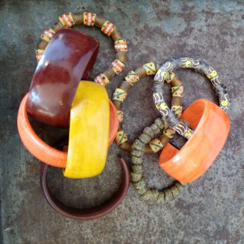 Håndlavet armbånd recyclede glasperler – afrikansk