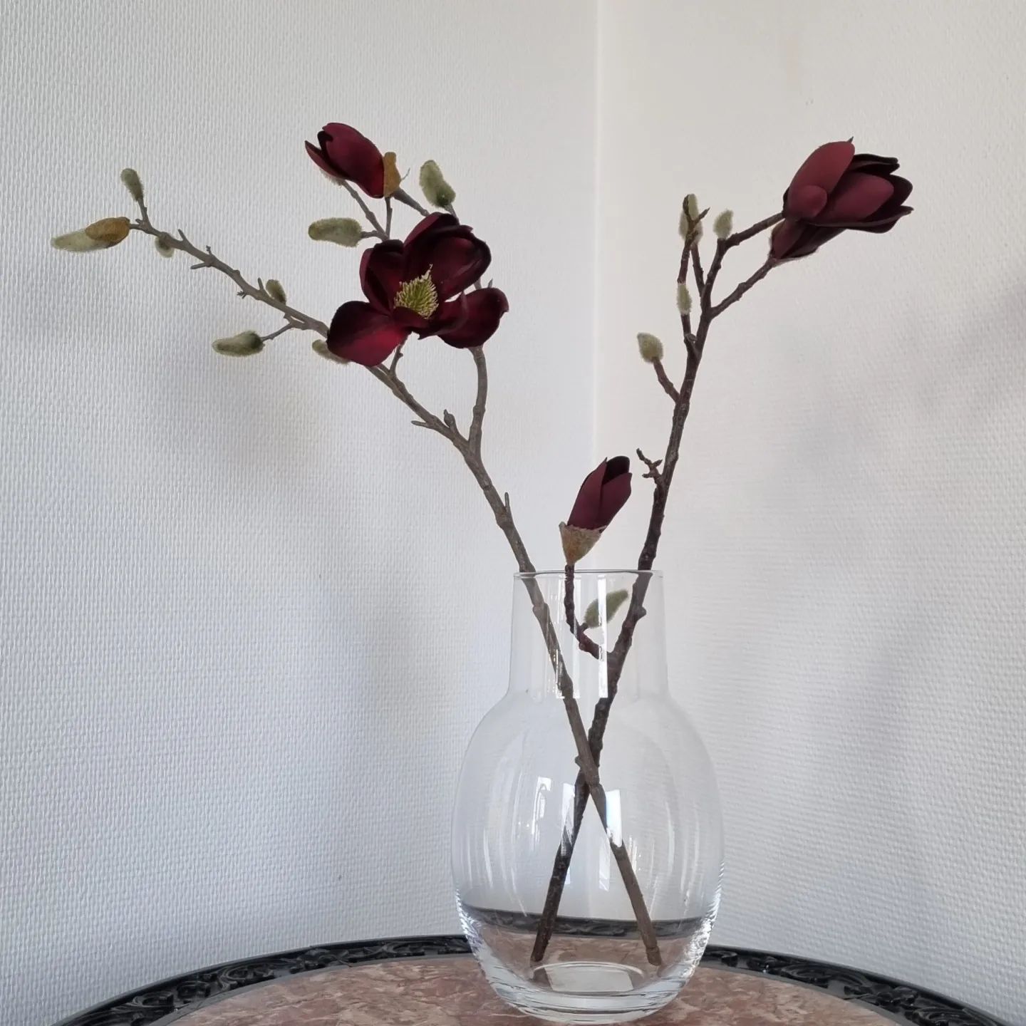 Smukke vinrøde Magnolier