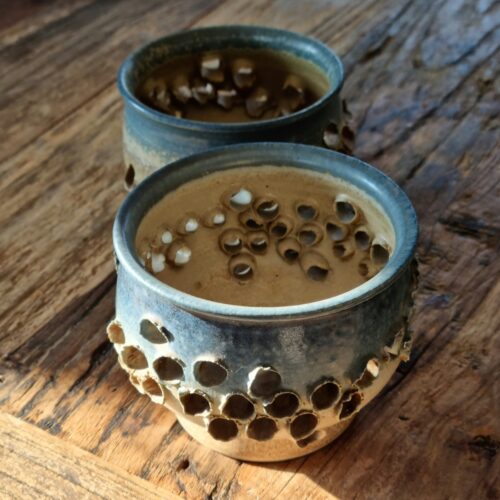 Keramik krukke med hulmønster – i flot stand