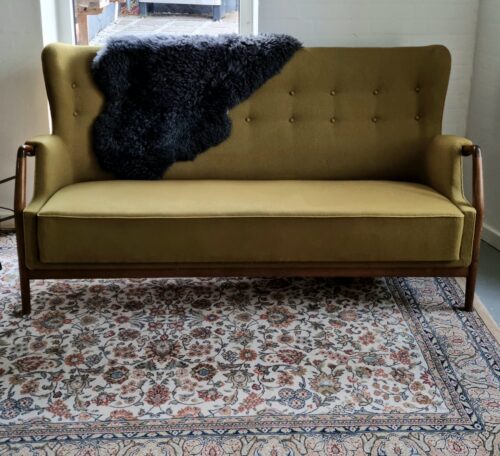 Olivengrøn retro sofa