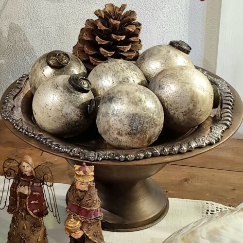 Rustikke sølvlook julekugler – flotte metalagtige