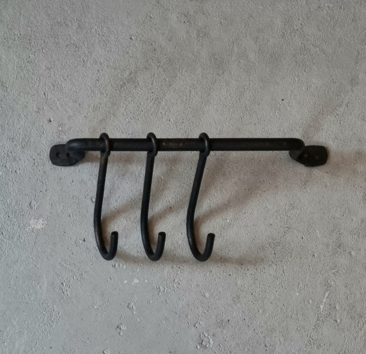 Slagterstang med 3 jernkroge