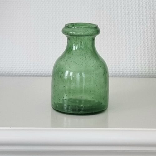 Grøn glasvase med bobler indblæst – mellem