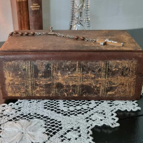 Stor antik bibel fra 1771
