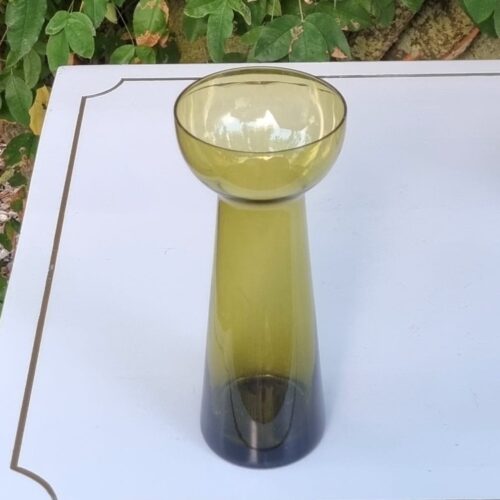 Hyacintglas højt olivengrønt – smukt i farven