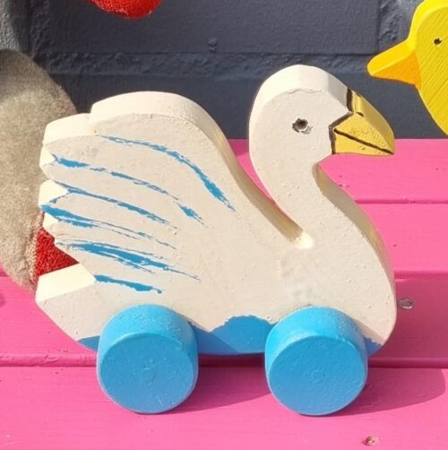 Sød gammel svane i træ