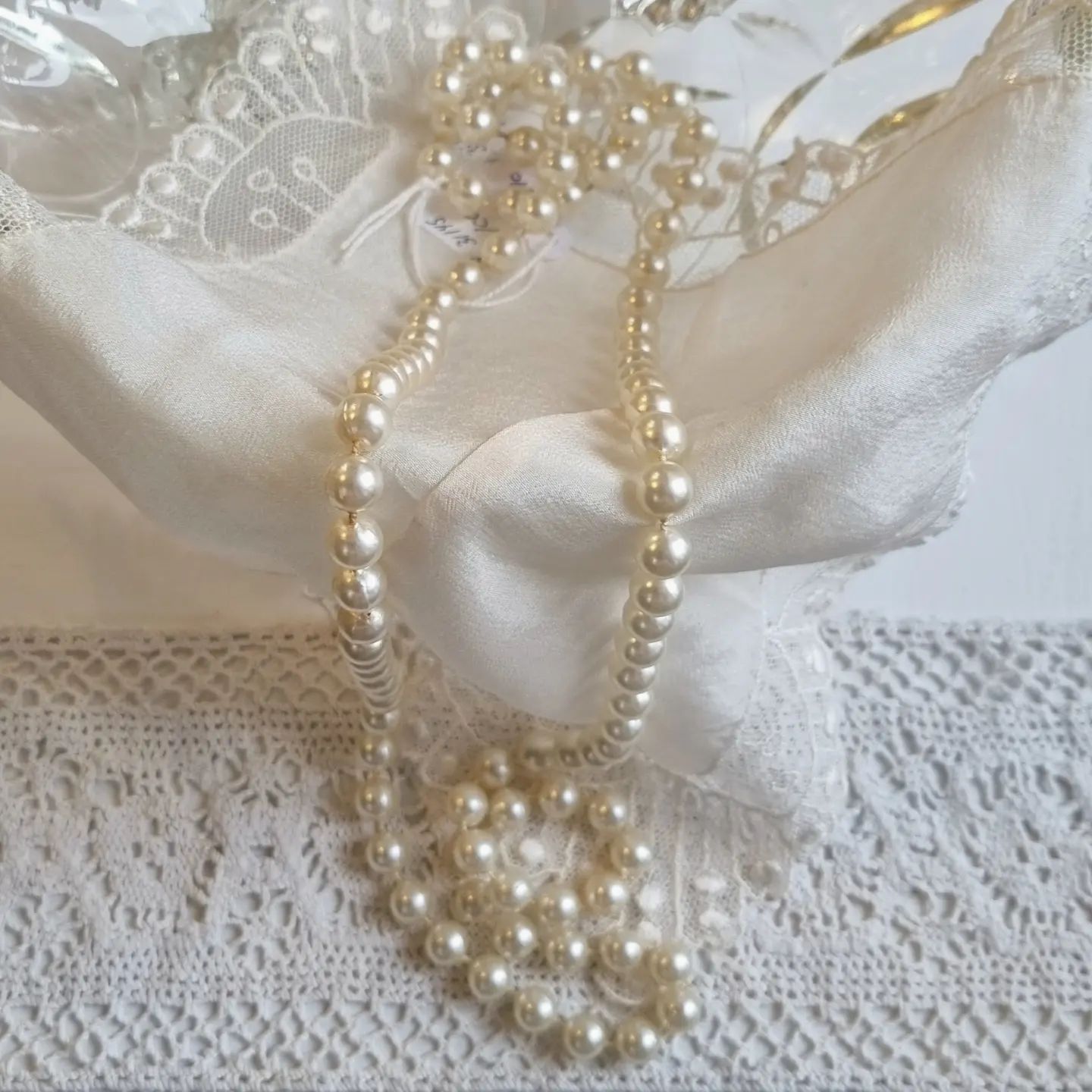 Perlekæde med elfenbensfarvede perler