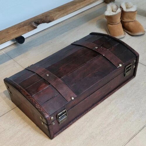 Lille kuffert i træ – sød og dekorativ