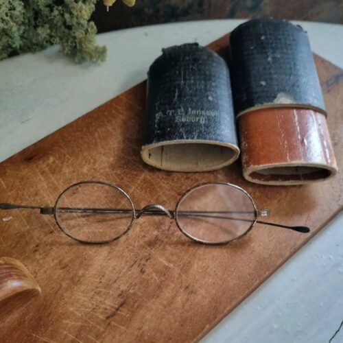Antikke “sygekasse” briller – så charmerende!