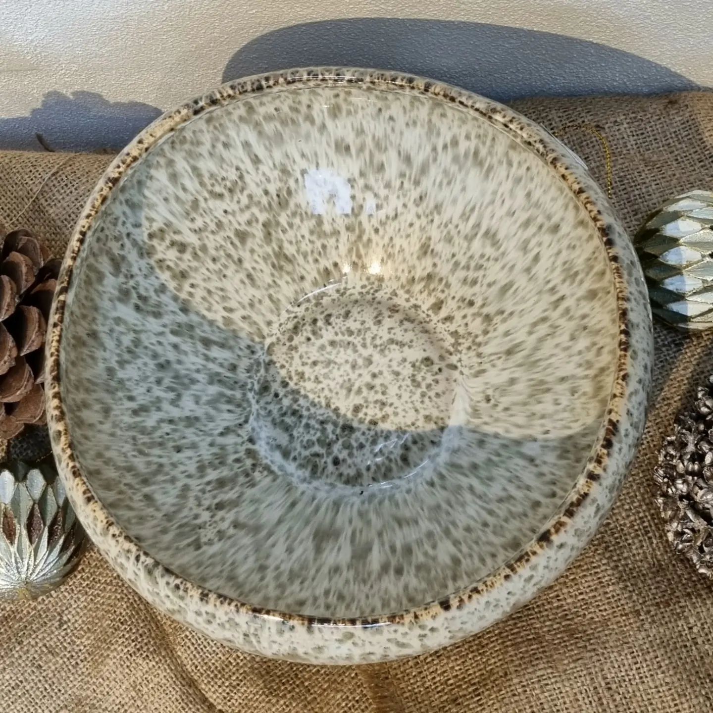 Helglaseret keramik skål - stor str.