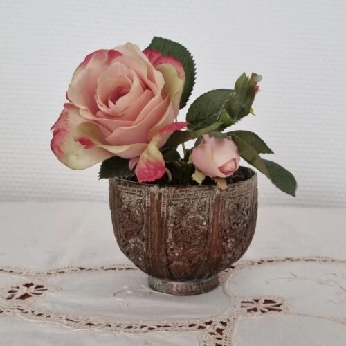 Lille fransk kobber potte med en smuk rosa