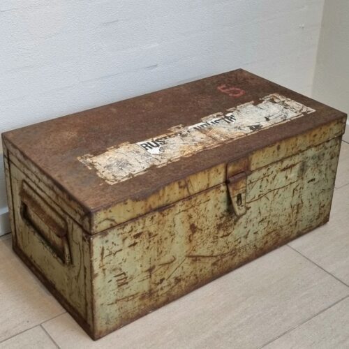 Stor gammel værktøjskasse i jern – flot rustik