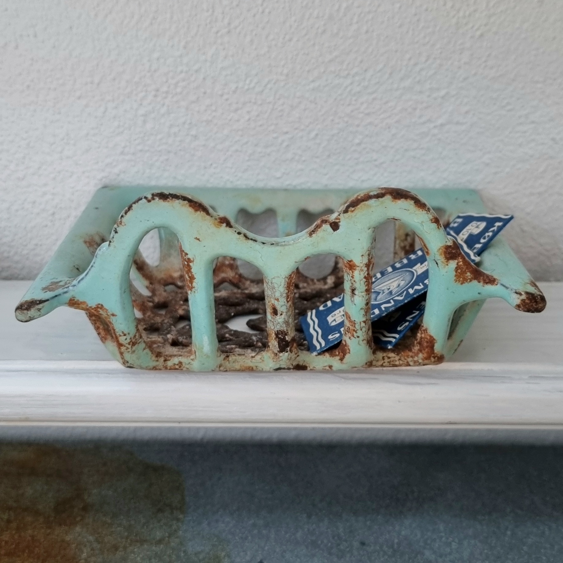 Gammel franks sæbeskål i jern - fint patineret