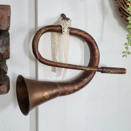Gammelt rustikt messing horn – flot dekoration