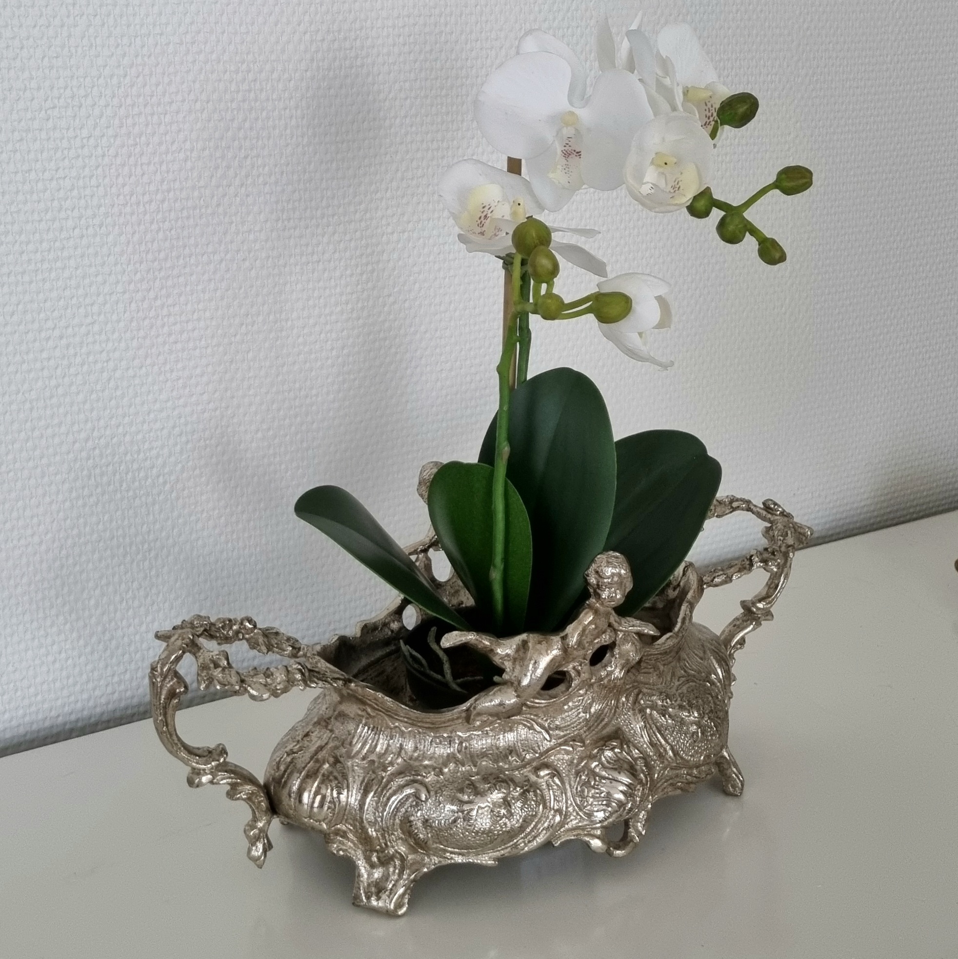 Flot jardiniere i robust jern - sølvlook