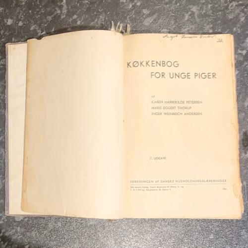 Kogebog for Unge Piger – fra 1951