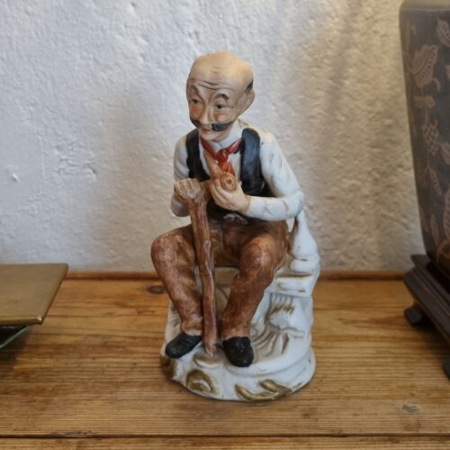 Sød lille figur “gammelfar” med pibe