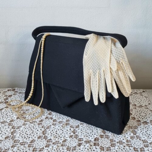 Fin retro taske med hank – stilfuld vintage