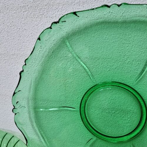 Flot lagkagefad i grønt glas – med smukt mønster