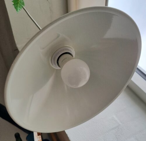 Flot loftlampe i hvidt metal