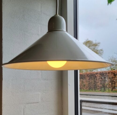Flot loftlampe i hvidt metal