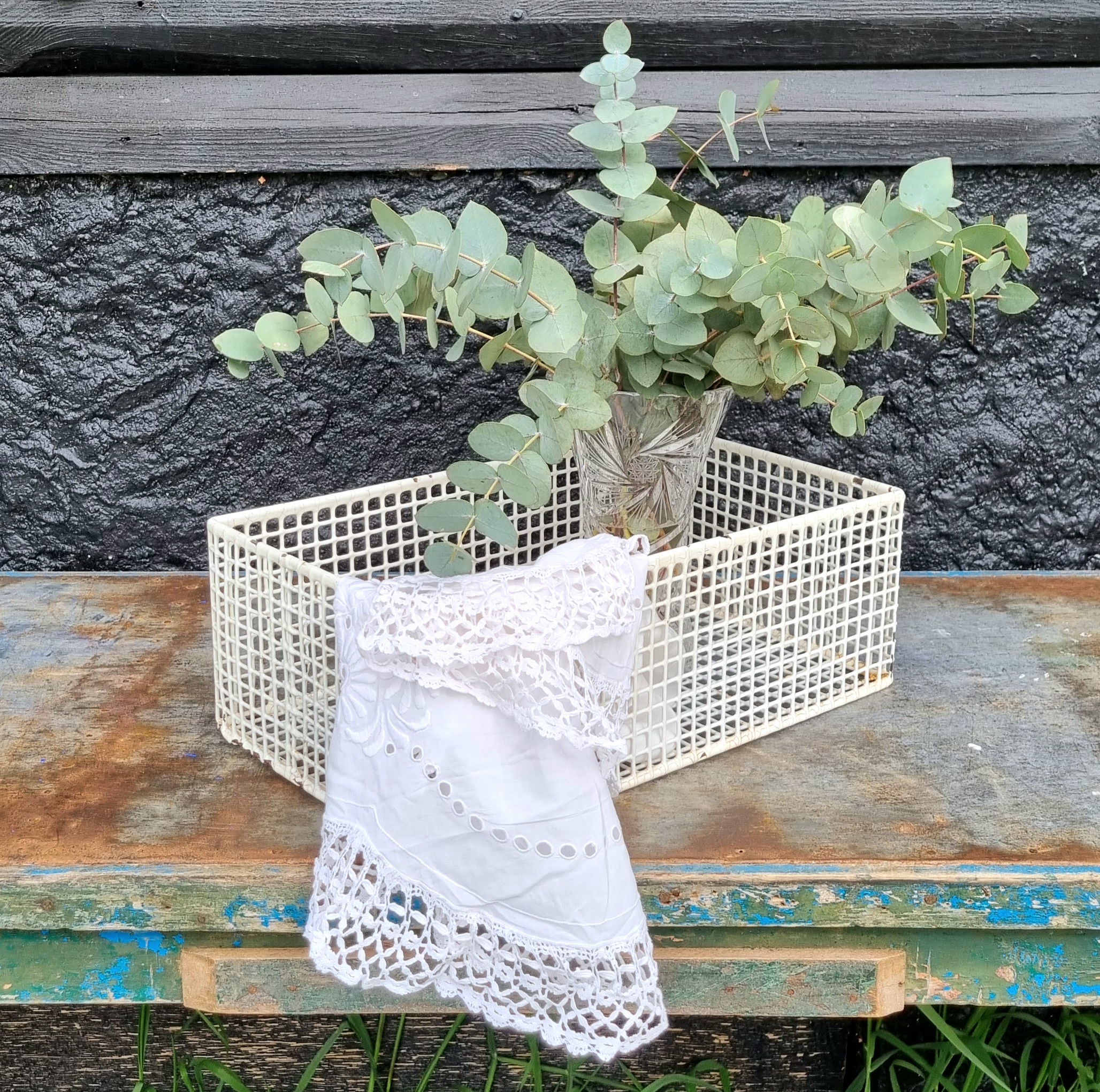Gammel trådkurv med flot patina