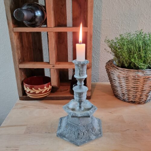 Massiv stor patineret messingstage – ligner tin
