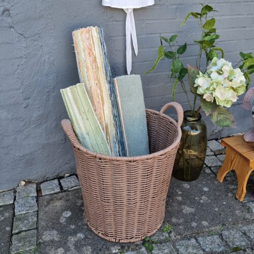 Robust vasketøjskurv i plast med hanke