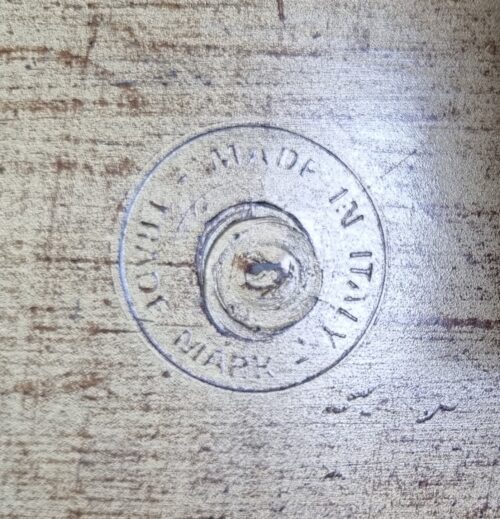 Italiensk bakke med smuk bemaling og stempel
