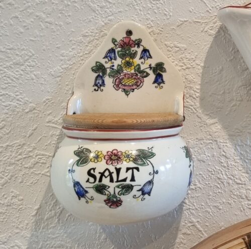 Aksini saltkar i stentøj med trælåg - i flot stand