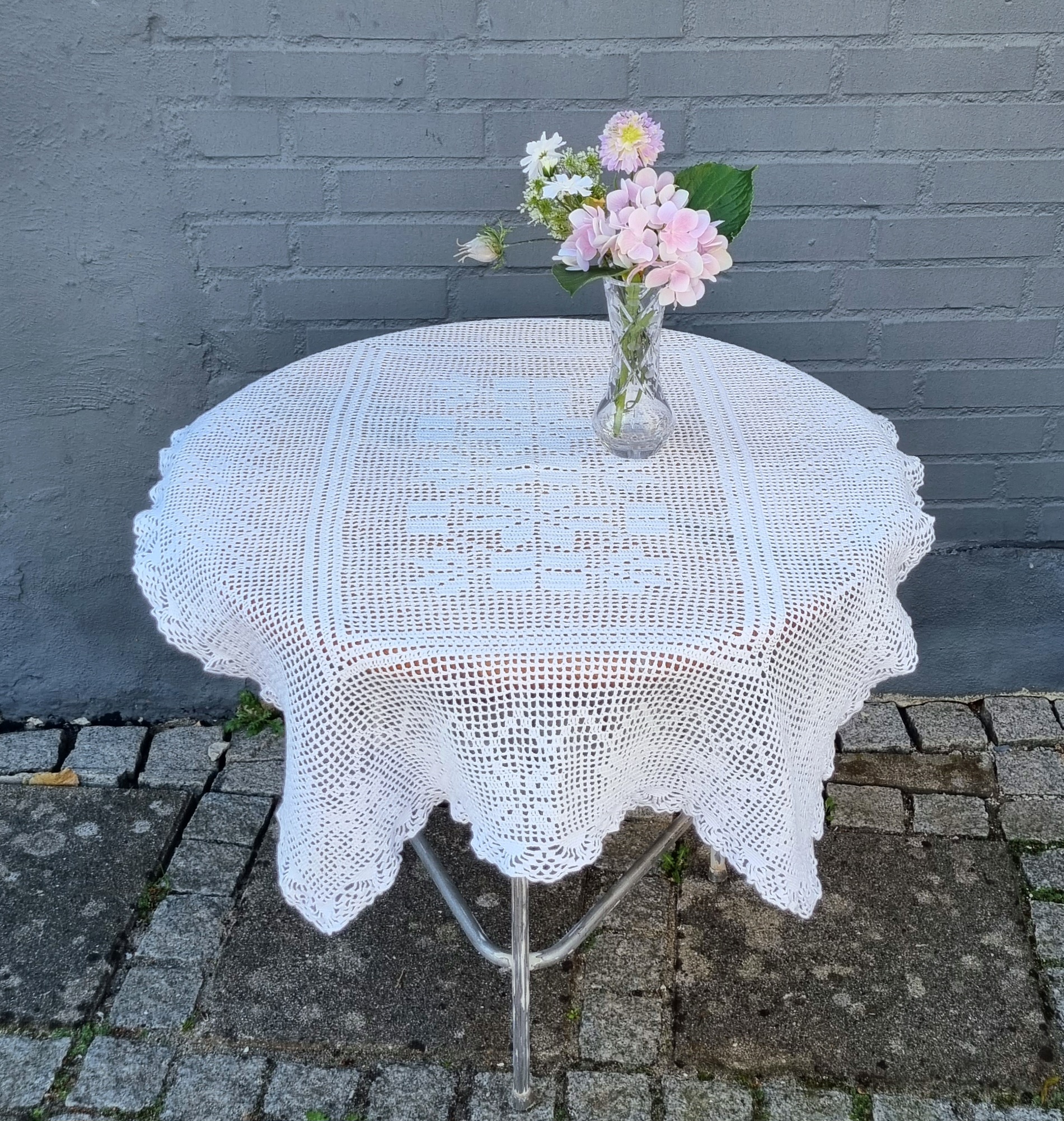 Flot hvid hæklet dug i fin stand