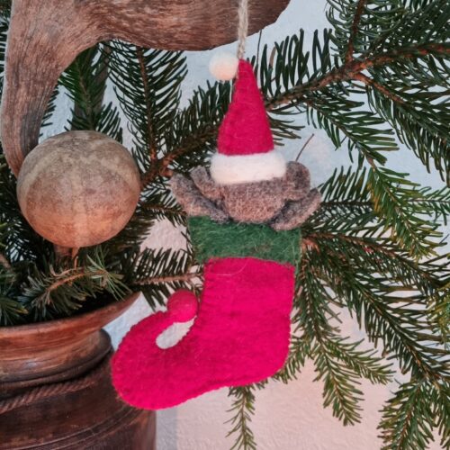 Sød Julesok med hund i filt – til ophæng og dekorationer