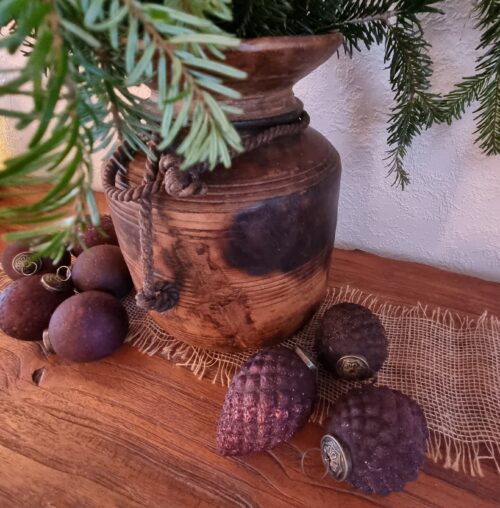 Smukke mørke vinrøde julekugler / kogler