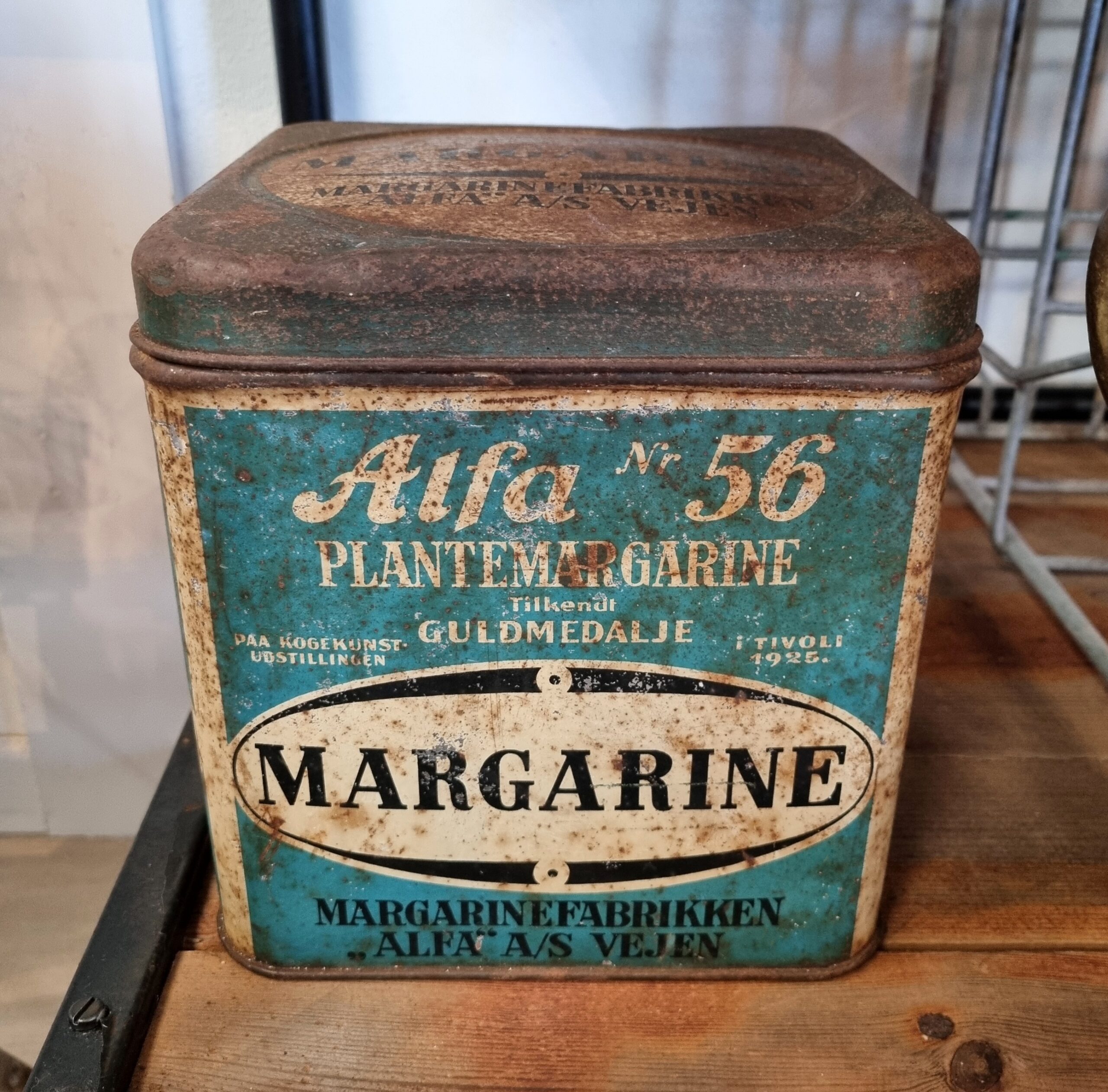 Stor gammel Alfa Margarine dåse