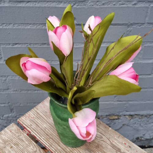 Smuk Tulipan buket – bundet og klar til vasen