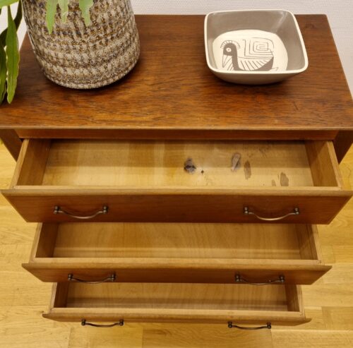 Flot teak kommode