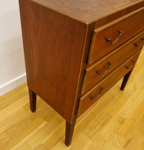 Flot teak kommode