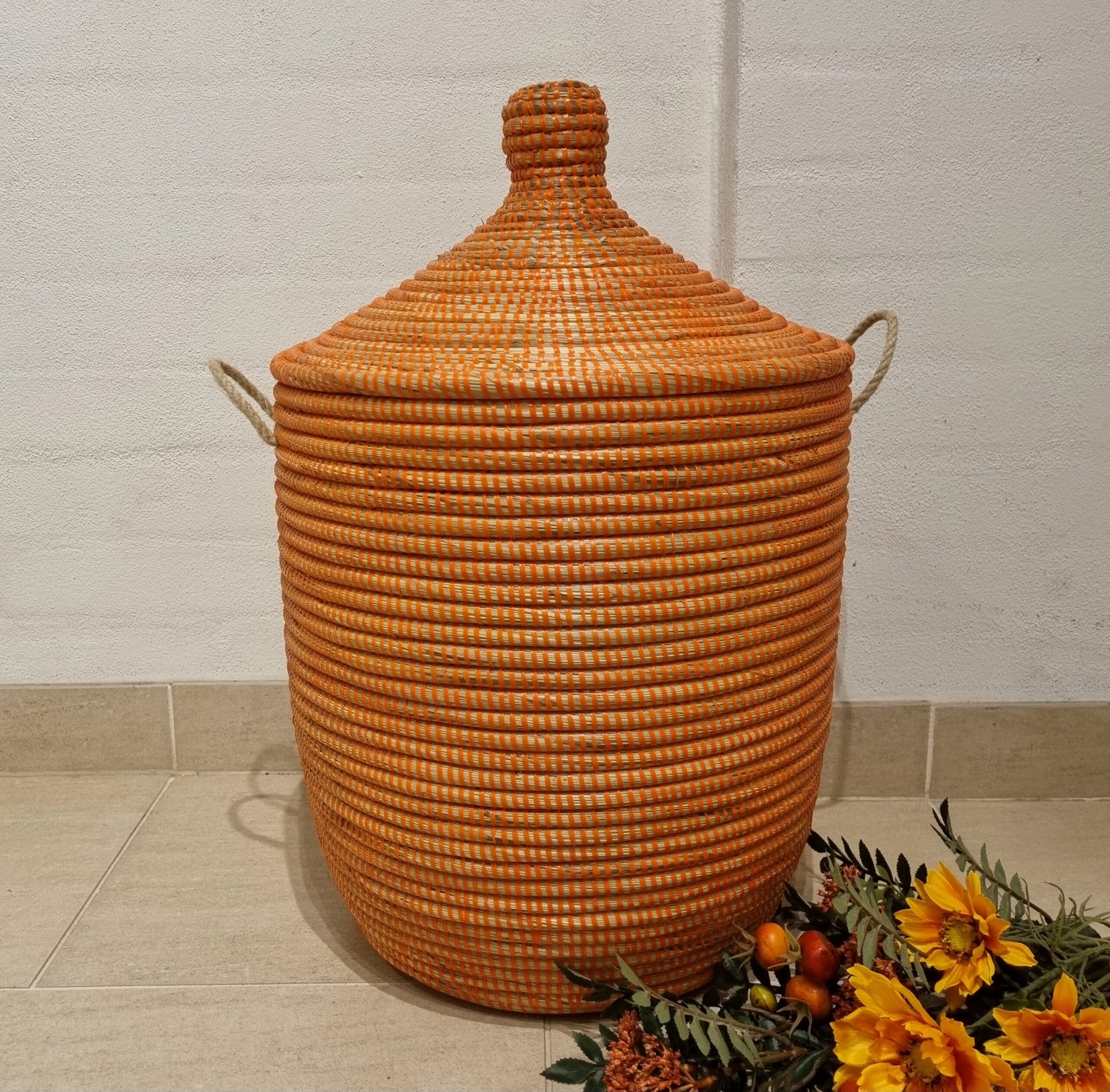 Vasketøjskurv orange med låg - lille str.