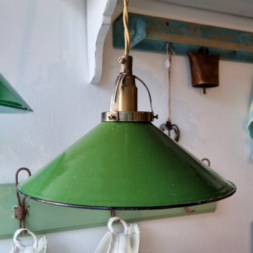 Flot grøn emalje loftlampe med ny karamel farvet stofledning