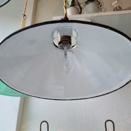 Flot grøn emalje loftlampe med ny karamel farvet stofledning