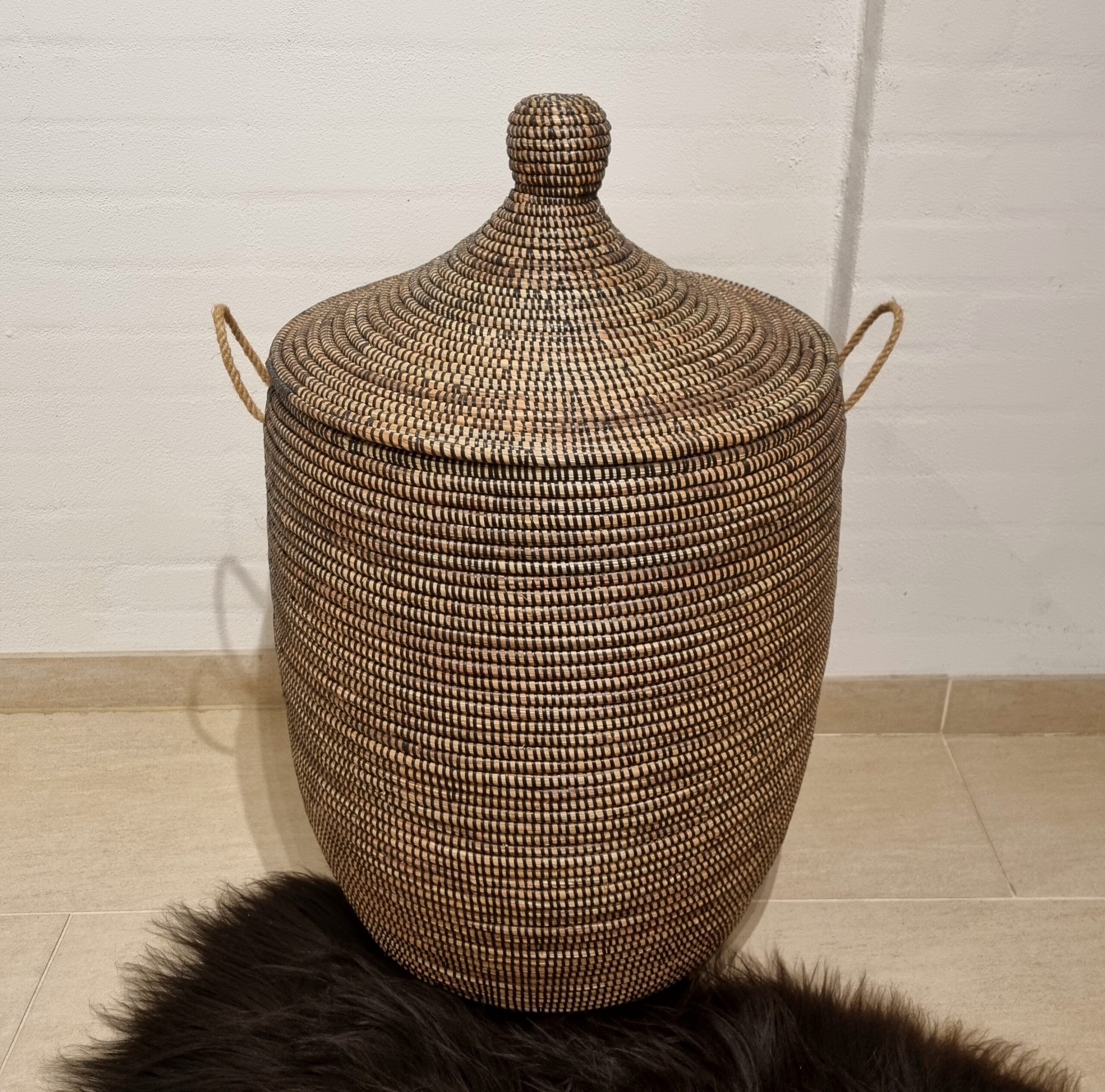 Vasketøjskurv brun/sort med låg - stor str.