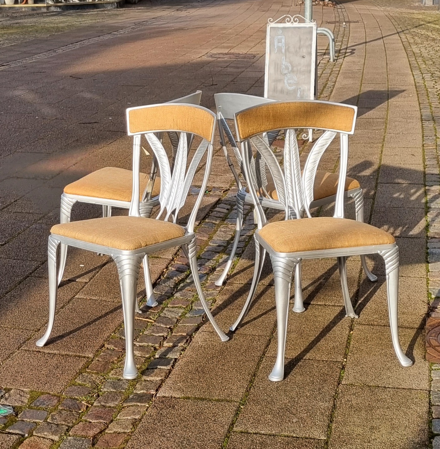 Robuste spisestuestole i jern - sølv/hør