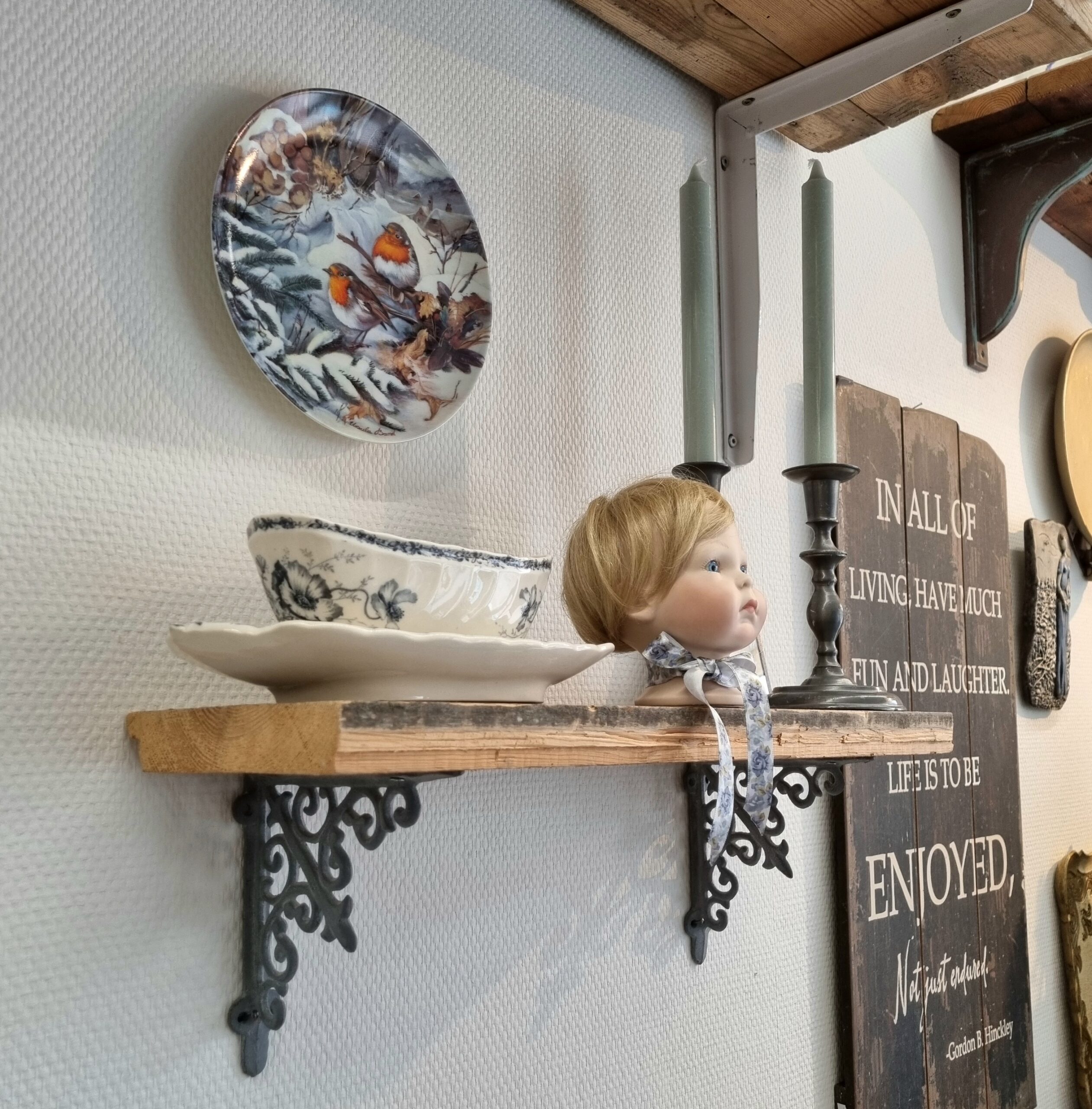 Flot hylde af gammelt gulvbræt