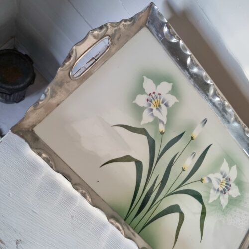 Romantisk porcelæns bakke med smukt motiv