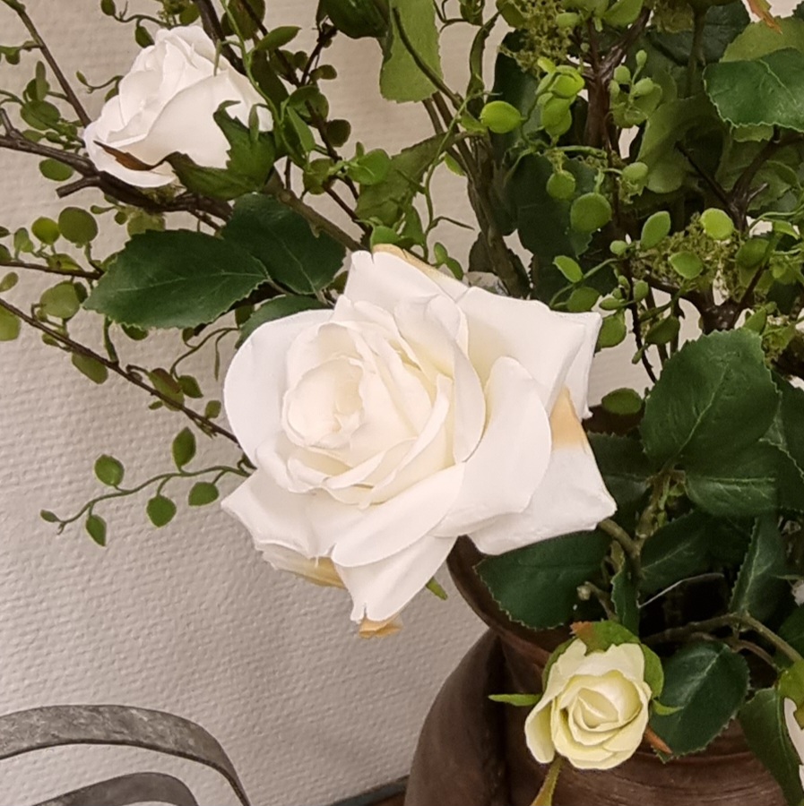 Smukke hvide Roser - flot 3-grenet