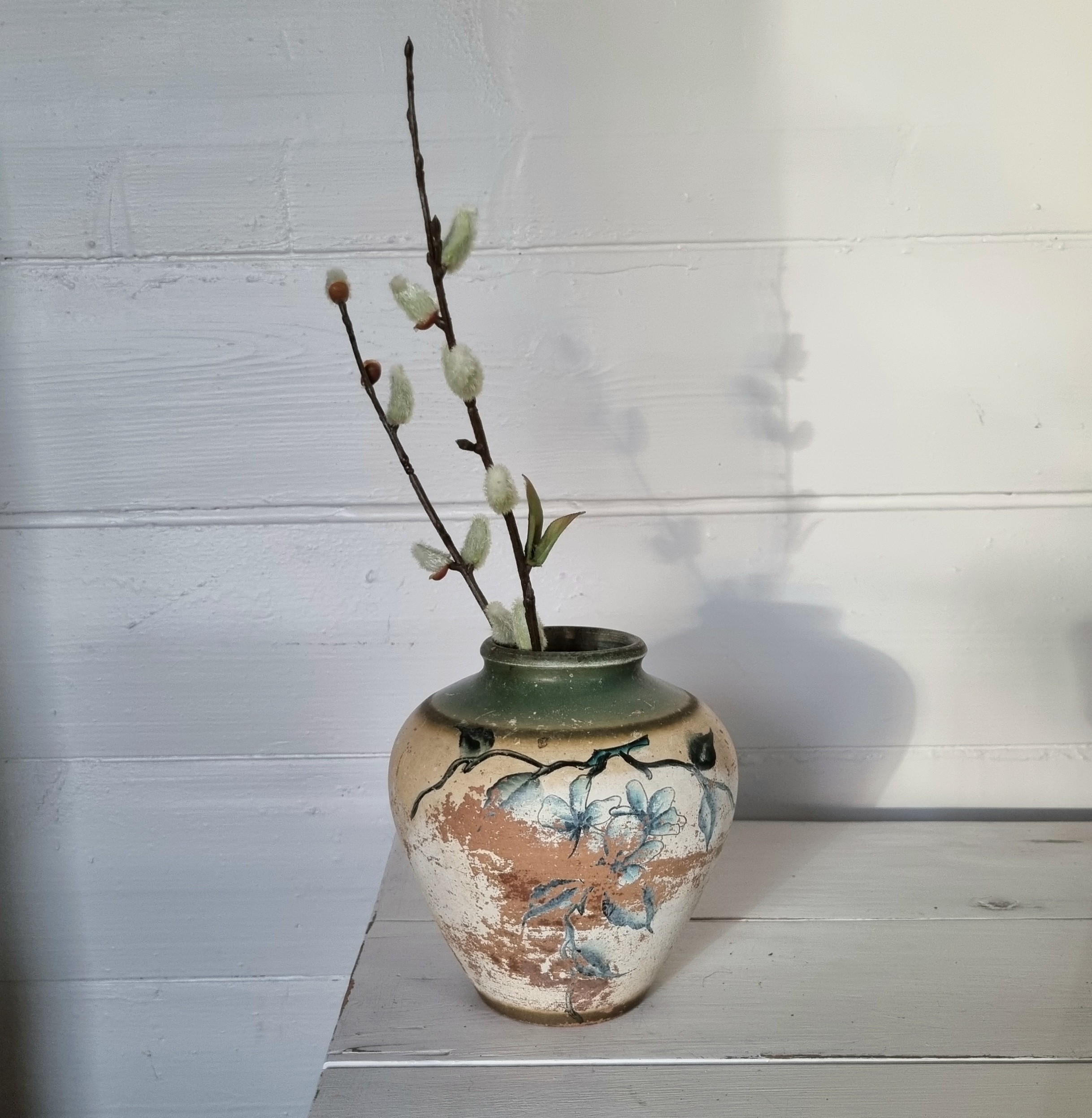 Smuk og romantisk gammel blomster krukke